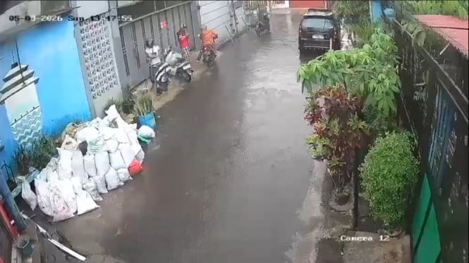 Empat Preman Bersenjata Pukul dan Sandera Kurir JNE di Bandung, Dimulai dari Permintaan Plastik yang Berubah Brutal