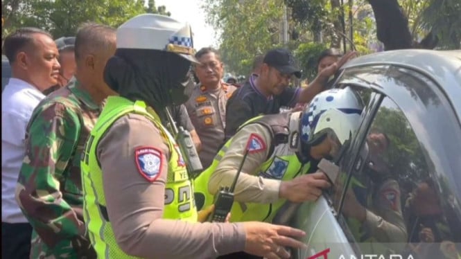 Misteri Kematian Sopir di Cengkareng: Mobil Menyala, Obat-obatan Berserakan di Dasbor