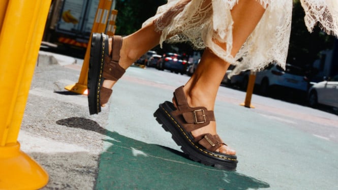 Revolusi Kenyamanan Kaki: Sandal dengan Teknologi 'Awan' yang Mengubah Cara Anda Berjalan