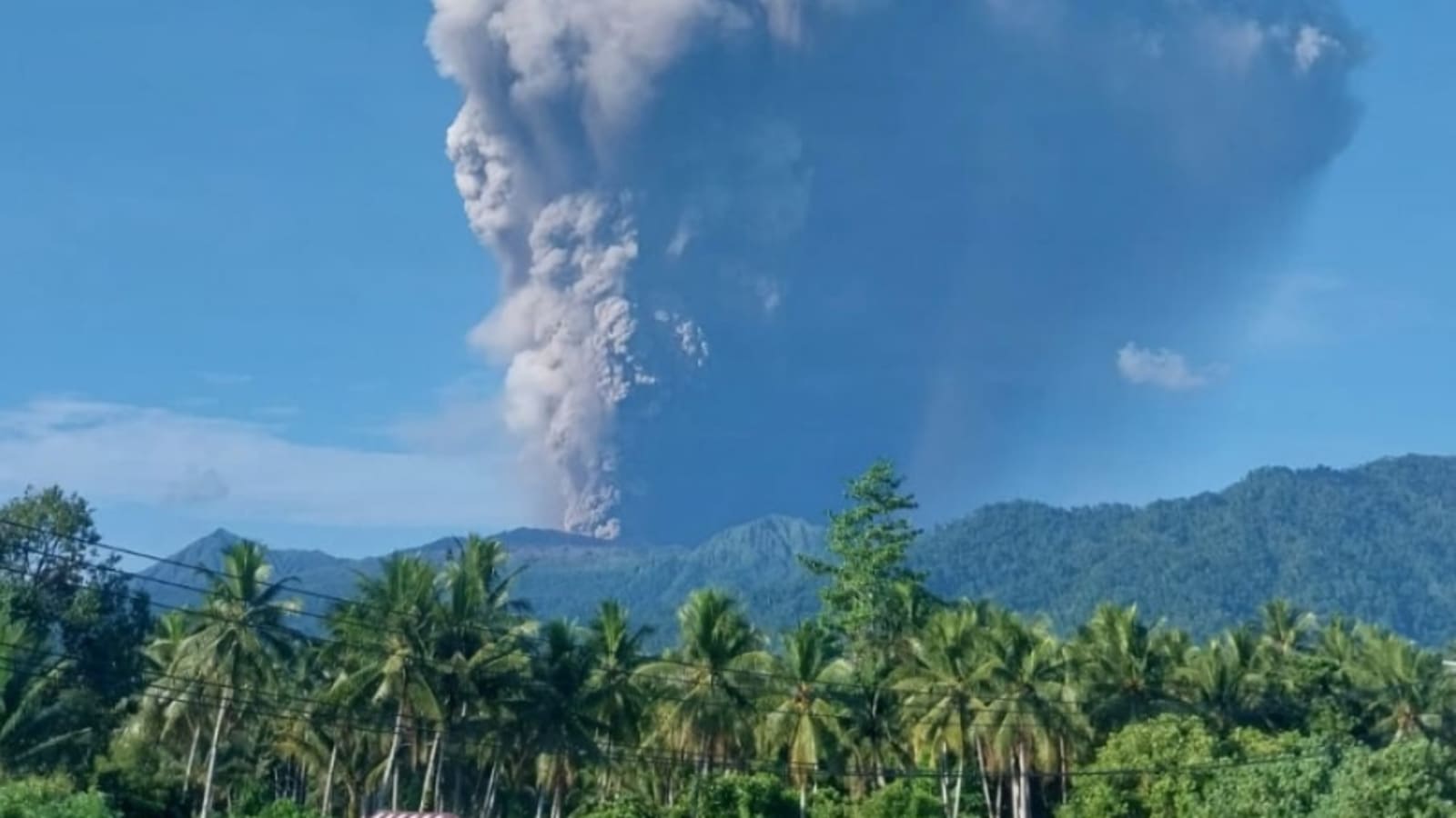 Tragedi Mendaki Gunung Dukono: Tiga Nyawa Melayang saat Letusan Dahsyat Mengguncang Maluku Utara