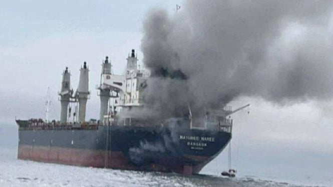 Tanker Minyak China Jadi Sasaran Serangan Misterius di Selat Hormuz