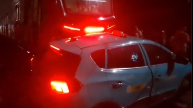 Sopir Taksi Green Ungkap Momen Horor Saat Mobilnya Terseret KRL di Bekasi Timur