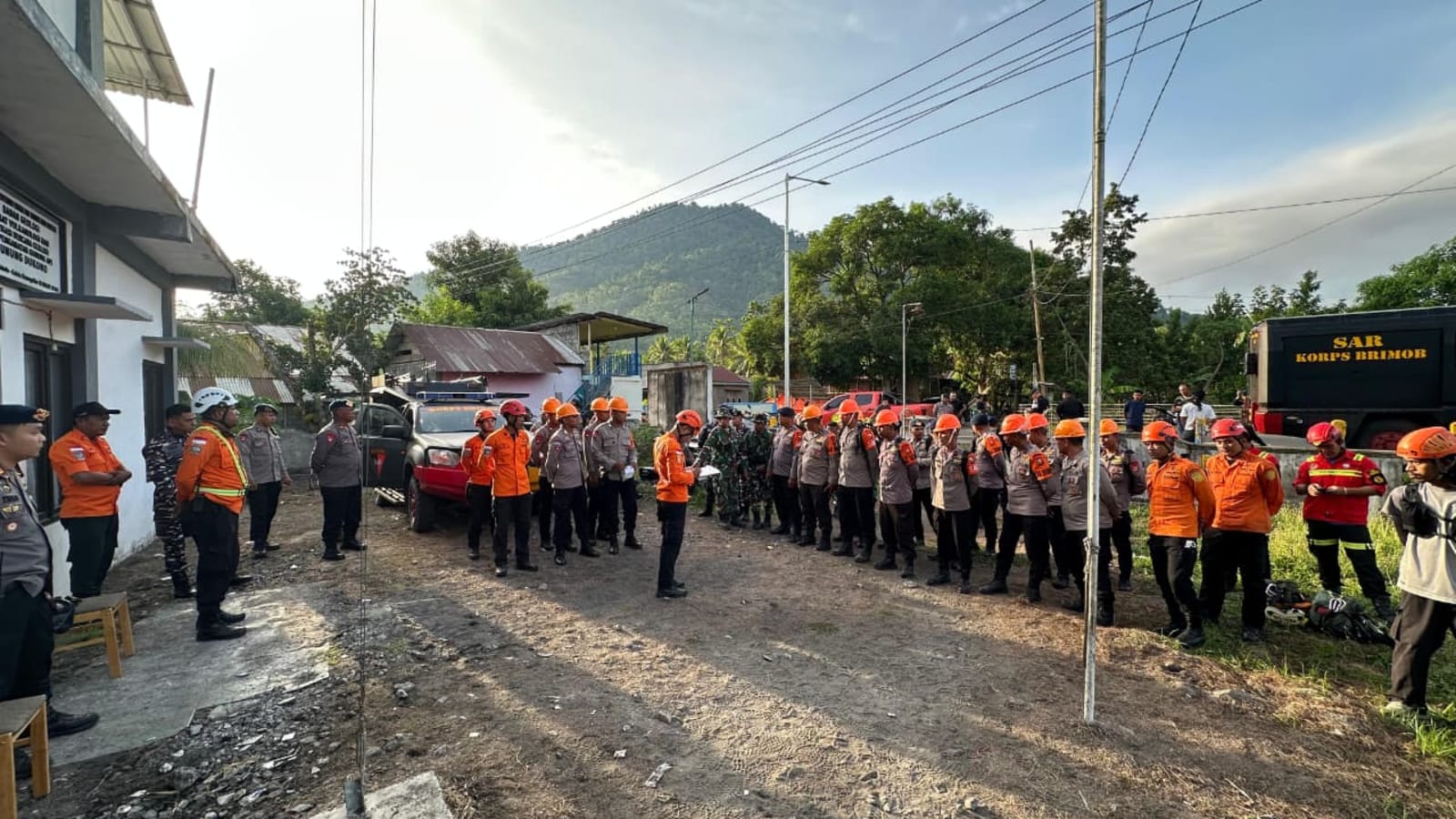 Operasi Penyelamatan Berlanjut: Tim Pencari Terus Berjuang Cari Tiga Pendaki yang Hilang di Dukono