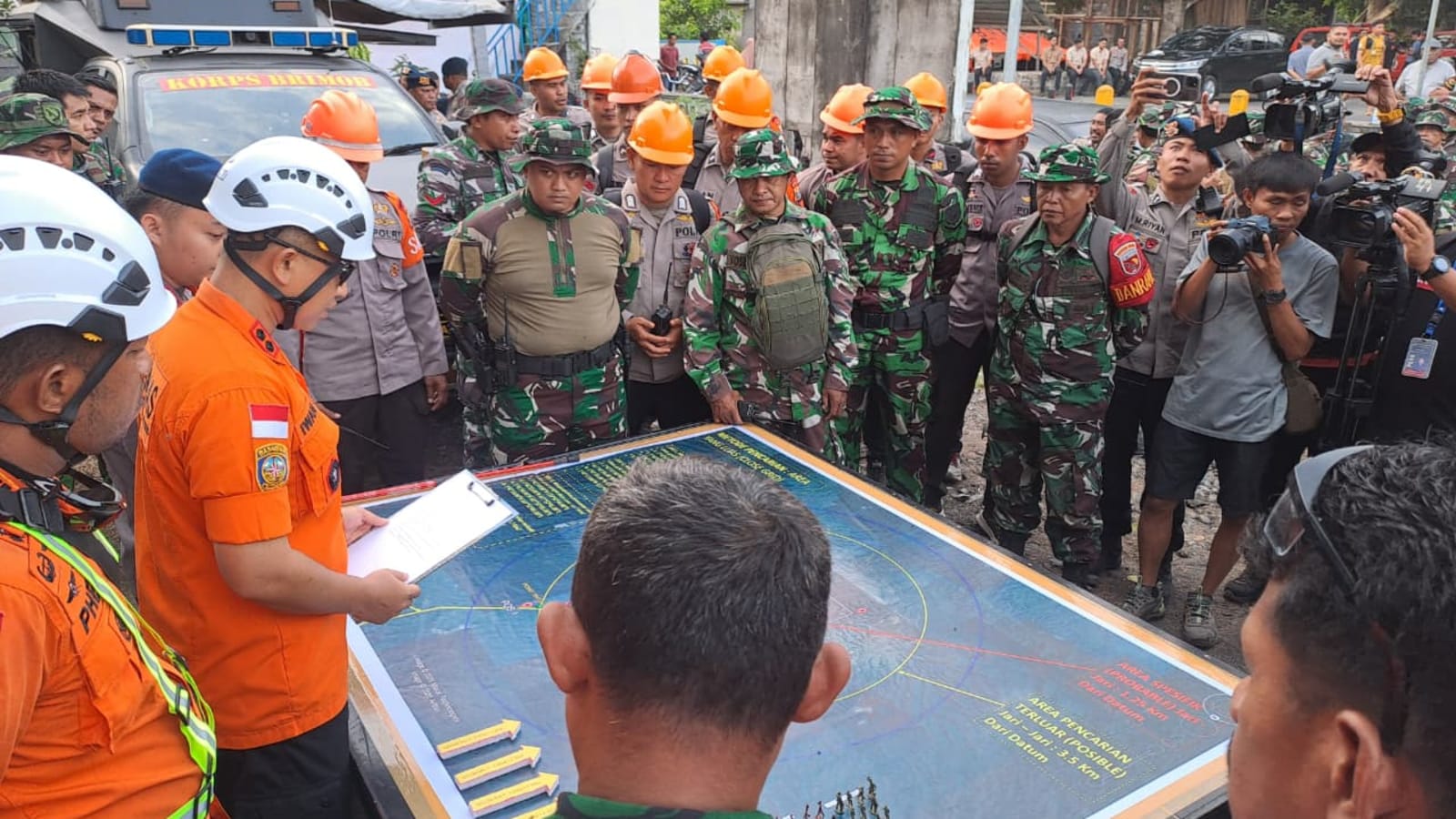 Dukono Masih Menolak: Pencarian Dua Pendaki Singapura Berlanjut Meski Bahaya Abu Panas Mengancam