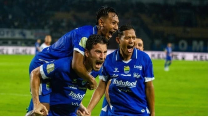 Adam Alis Cetak Brace, Persib Gasak Persija dengan Gemilang di Samarinda