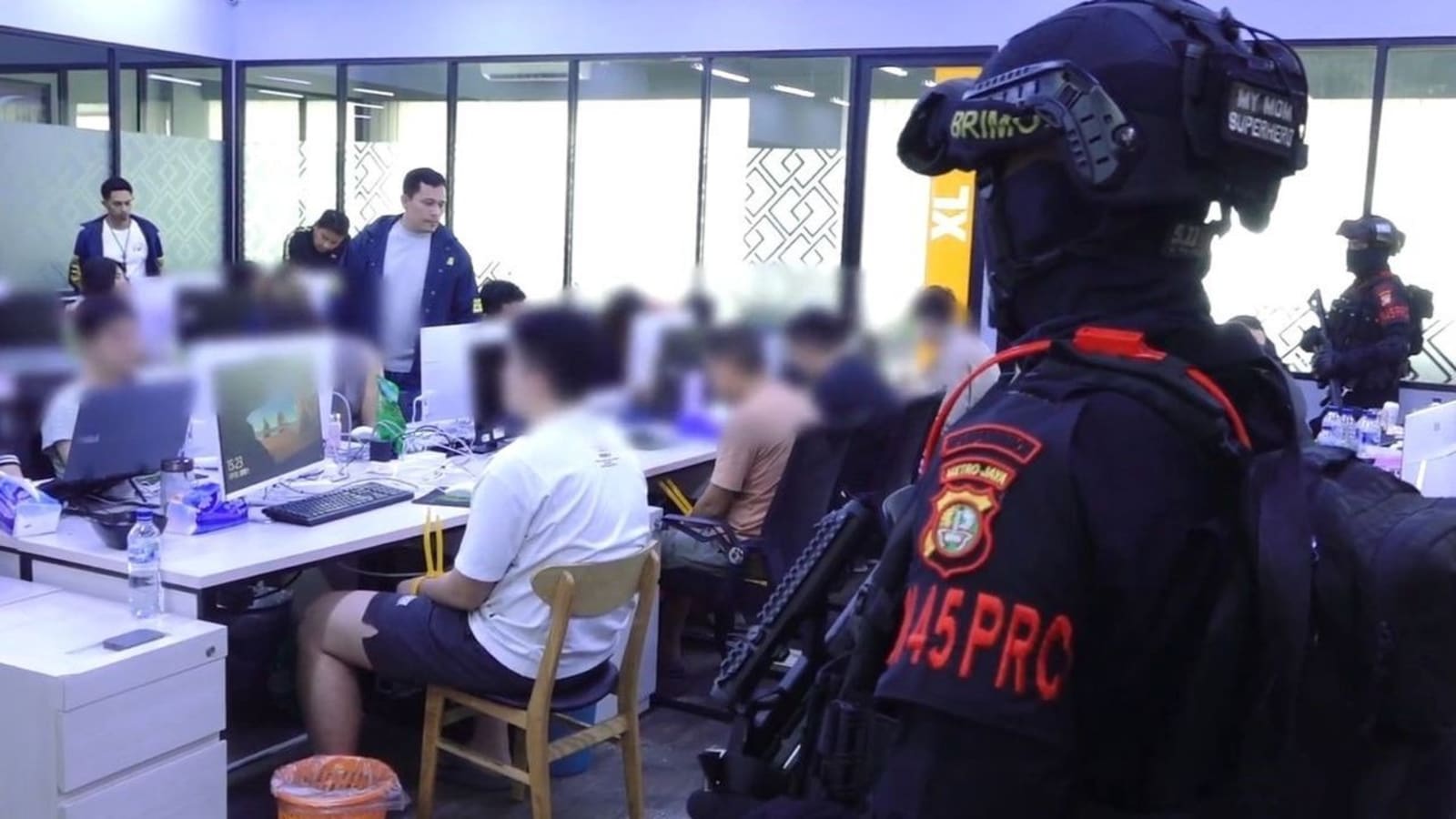 Gedung di Hayam Wuruk Jadi Sarang Sindikat Judol: 321 Tersangka Ditangkap dalam Operasi Besar-besaran