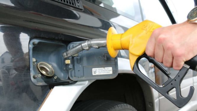 Bensin Murah Malaysia vs Indonesia: Siapa Menang? Ini Rahasia di Balik Harga Pump