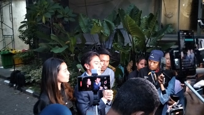 Pasangan Selebriti Thariq-Aaliyah Terjebak Kasus Penipuan Umrah Hanania Group, Rugi Ratusan Juta