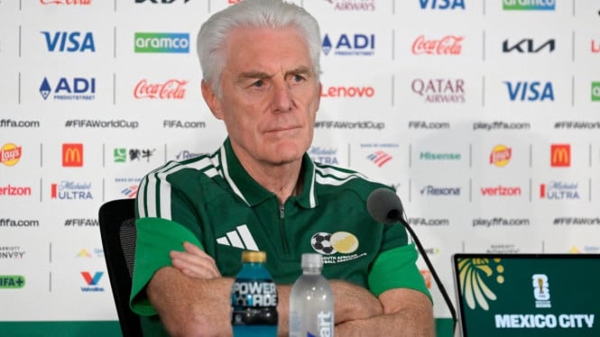 Hugo Broos Murka Wasit, Afrika Selatan Terpaksa Perang dengan 9 Pemain Lawan Meksiko