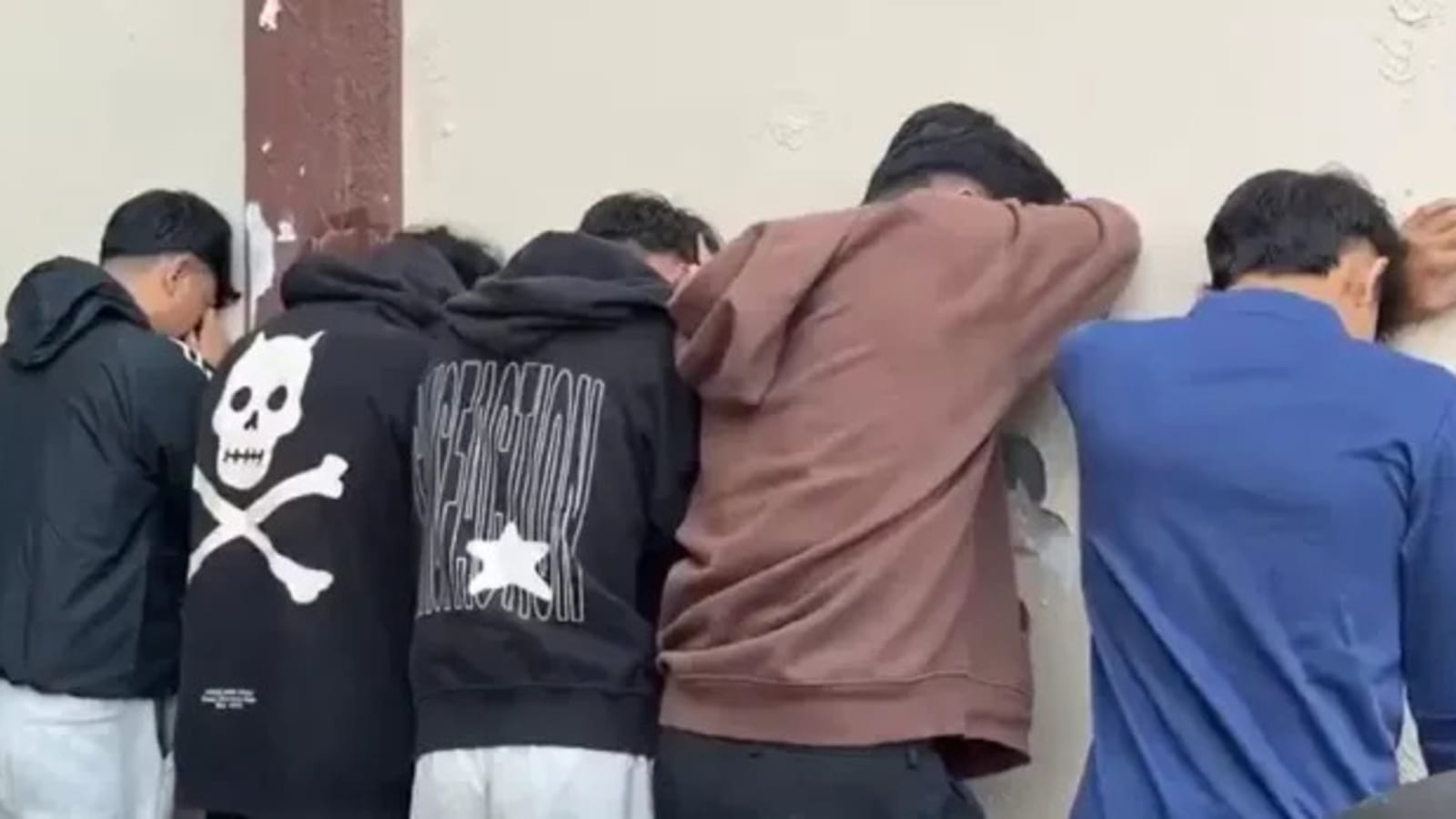Operasi Polda Jabar: Lima Pemuda Ditangkap dalam Pesta Terlarang di Karawang, Satu Masih Diburu