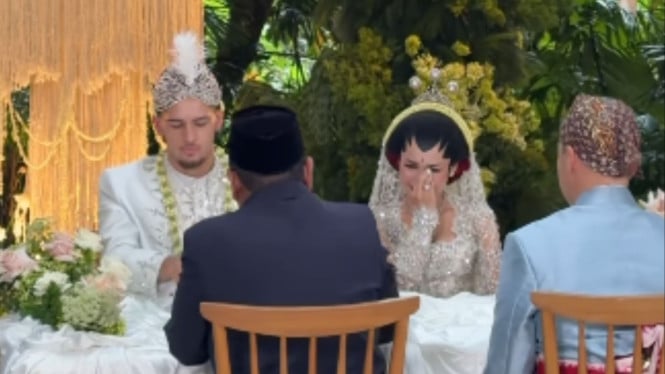 Momen Penuh Berkah: Jennifer Coppen Menangis Bahagia di Altar Pernikahan dengan Justin Hubner