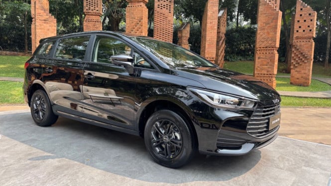 Pekan Ini: BYD M6 DM Harga Mulai Rp290 Juta, Kejahatan SPBU Makin Brutal, dan Rahasia Sunroof Maung Pindad
