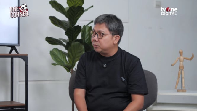 Bung Towel Soroti Paradoks Herdman: Bela Ferarri Gencar, Tapi Biarkan Warming Bench Saja