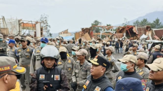 Operasi Besar-besaran: 160 Kios Liar di Puncak Pass Rata dengan Tanah, Ini Nominal Kompensasi untuk Pemilik
