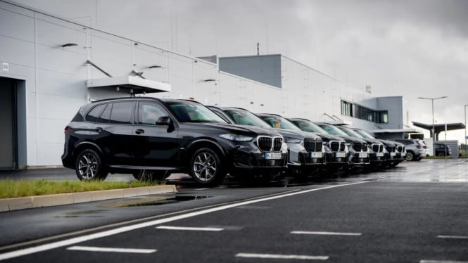 Uji Balistik Ekstrem BMW: Ketangguhan Kendaraan Mewah di Hadapan Puluhan Pembeli VIP