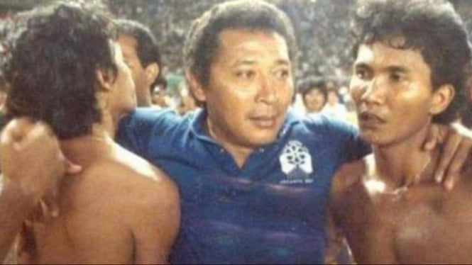 Bertje Matulapelwa: Maestro Timnas yang Menulis Sejarah Emas SEA Games 1987
