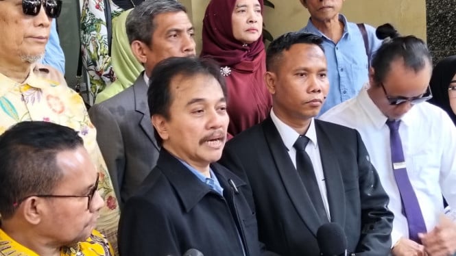 Drama di Rumah Roy Suryo: Istri Tolak Tanda Tangan Surat Penangkapan, Ini Cerita Lengkapnya