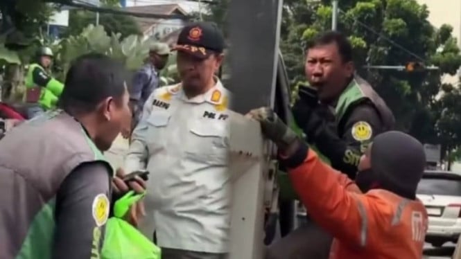 Cerita Haru Ojol yang Menangis di Hadapan Petugas Dishub Jakarta Timur, Rano Karno Pun Bersimpati