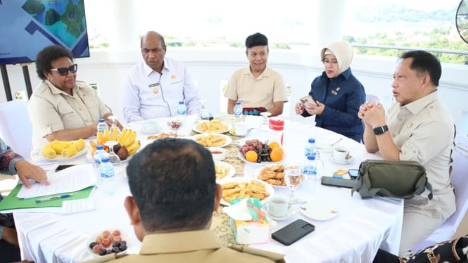 Mendagri Tito Mobilisasi Gubernur Papua untuk Jamin Kesuksesan Sensus Ekonomi 2026