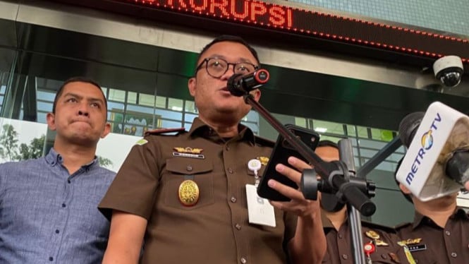 Kejari Jaksel Lepas Roy Suryo dan dr Tifa Tanpa Tahanan: Ini Alasan Mengejutkan di Balik Keputusan
