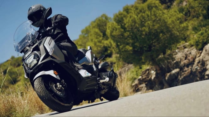 Rieju X-Over 357 Hadir Menggoyang Dominasi Honda X-ADV di Segmen Skutik Adventure
