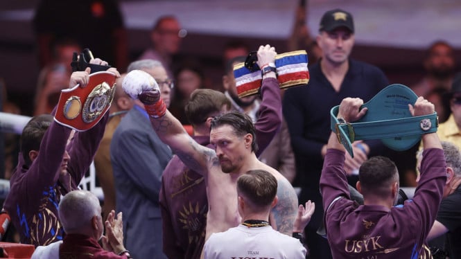 Kejutan Besar! Usyk Serahkan Semua Sabuk Juara, Benarkah The King Akan Gantung Sarung Tinju?