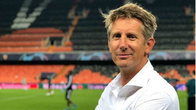 Van der Sar Tiba di Indonesia, Ribuan Anak Muda Antusias Ikuti Klinik Sepak Bola Eksklusif