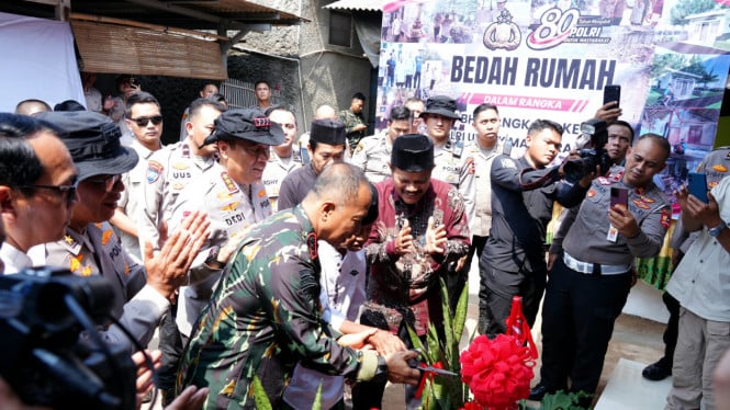 Dari Rumah Rusak Jadi Hemat Energi: Kisah Transformasi Usin Berkat Program Bedah Rumah Polri