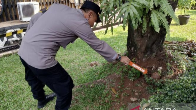 Penemuan Mencurigakan di TMII: Benda Mirip Mortir Diamankan Polisi di Anjungan Sumbar