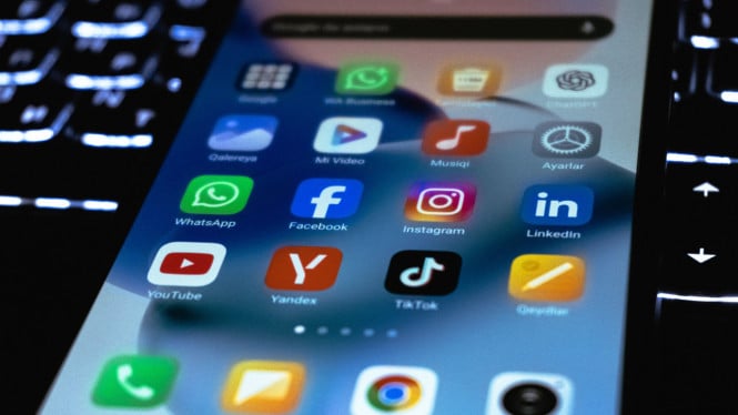 Pantau Diri Anda dengan Layar OLED Jernih, Harga Bersahabat: 7 Pilihan Smartphone Terdepan 2026