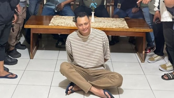 Brutal! Pemukul Pengendara Motor di Jagakarsa Ditangkap Polisi, Sang Tersangka Langsung Cengengesan