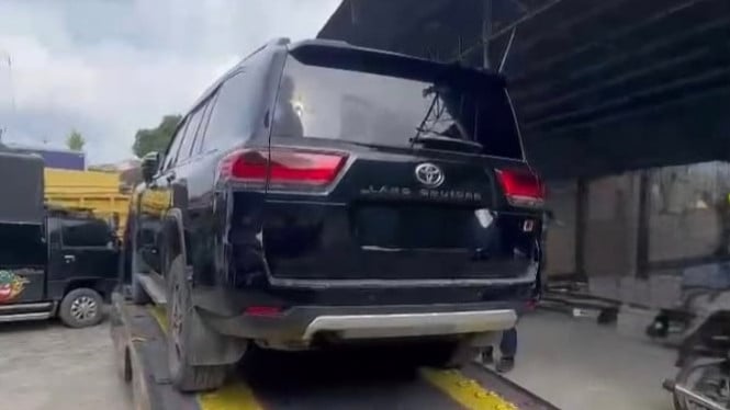 Mobil Mewah Bupati Kuansing Disita KPK, Diduga Hasil Suap Jabatan dari Sekretaris Daerah