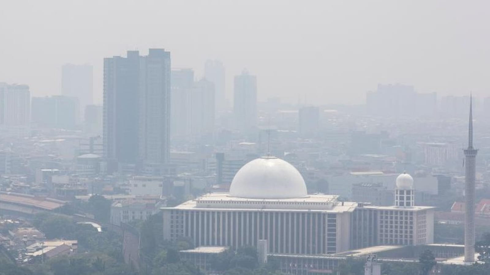 Napas Tersembunyi: Ribuan Remaja Jakarta Hidup dengan Paru-Paru yang Terancam Polusi