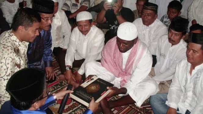 Dari Kafir ke Muslim: Kisah Inspiratif Abanda Herman yang Bersyahadat di Tengah Lapangan Hijau