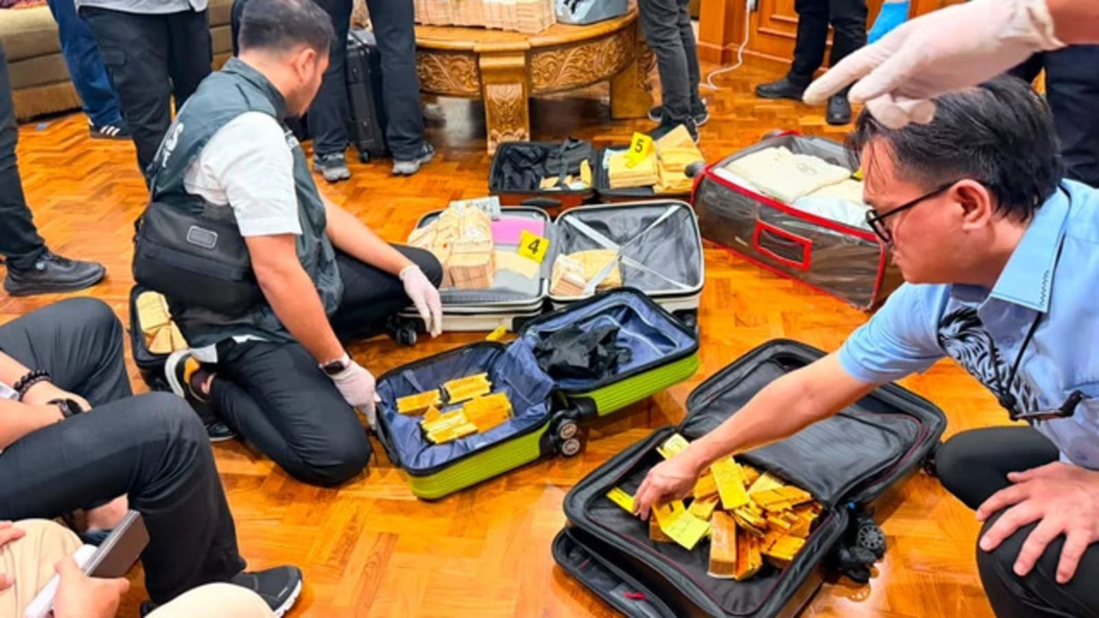 Operasi Besar-besaran Polisi Sita Uang Miliaran dan Emas 74 Kilogram, Jampidsus Dijaga TNI