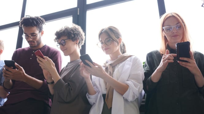 Smartphone Dewasa: 7 Pilihan HP yang Tahan Lama untuk Profesional Usia 30 Tahun ke Atas