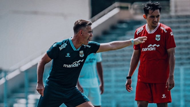 Revolusi Taktis Herdman di Timnas: Dari Pembaruan Skuad hingga Kehebohan Jay Idzes di Eropa