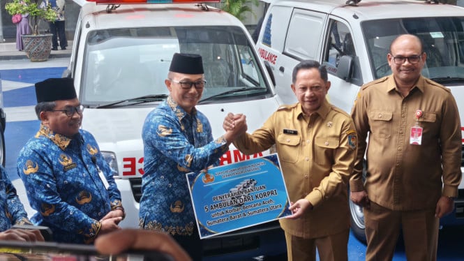 Dari Penyelamatan Menuju Pemulihan: Satgas PRR Gerakkan 5 Ambulans untuk Korban Bencana Sumatera
