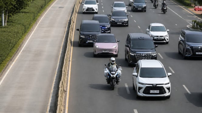 Geely EX2 Pink Jadi Bintang TikTok, Viral Bukan Karena Spesifiknya Tapi Video Misterius Ini