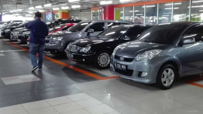 Pasar Otomotif Indonesia Berguncang: Mobil Bekas Murah Membanjiri, VinFast Revolusioner, hingga Geely Pink Jadi Bahan Obrolan