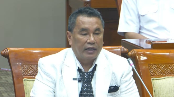 Strategi Hukum Hotman Paris Berbeda di Dua Kasus Besar: Nadiem Makarim vs Febrie Adriansyah