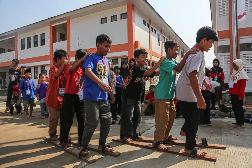 Pintu Pendidikan Gratis Terbuka Lebar: Panduan Lengkap Masuk Sekolah Rakyat dan Keuntungannya