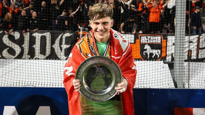 Kejutan dari Eropa: Kiper Ipswich Town Ini Ternyata Punya Akar Indonesia yang Kuat