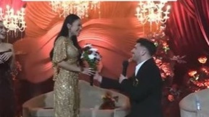 Momen Magis di Pelaminan: Dinar Candy Tangkap Buket Pengantin dan Langsung Dapat Lamaran dari Pria Turki