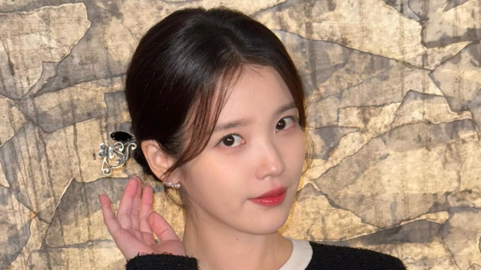 IU Terpaksa Batalkan Konser Gara-gara Telinga Bermasalah, Ini Cara Jitu Menghindarinya