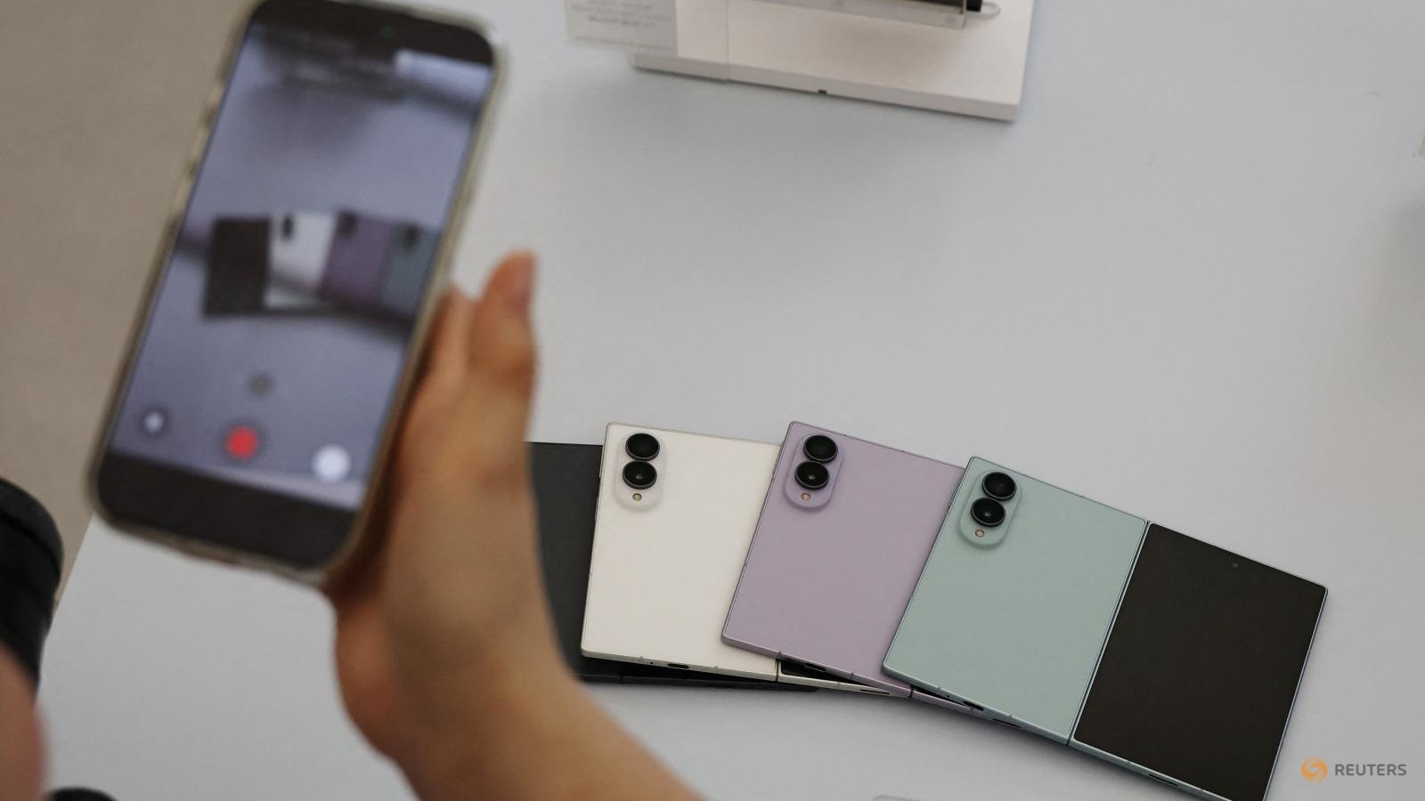 Samsung Meluncurkan Trilogy Smartphone Lipat: Z Fold 8 Hadir dengan Desain Revolusioner Bergaya Paspor