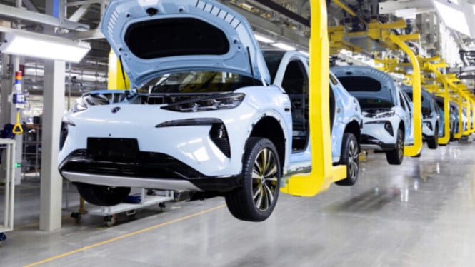 Gelombang Rekrutmen Masif BYD Hingga Mobil Mewah Baru: Snapshot Industri Otomotif Indonesia Akhir Tahun