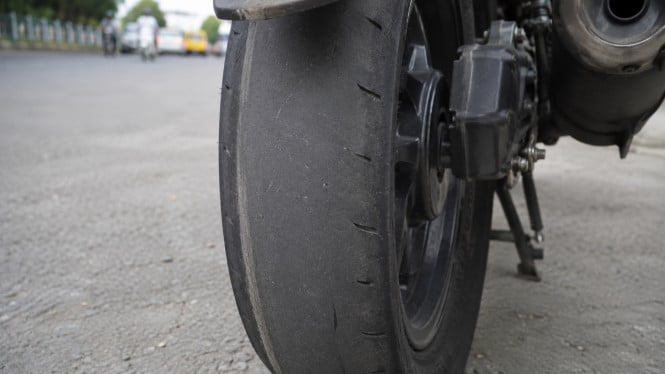 Ban Motor Botak Bisa Bikin Dompet Jebol: Ancaman Denda Hingga Rp250 Ribu Menanti Pengendara
