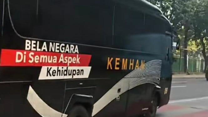 Heboh! Ojol Tertabrak Bus Kemhan, Beredar Video Misterius di Medsos