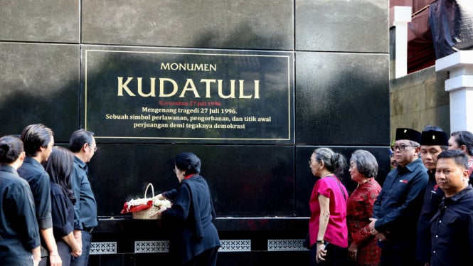 Megawati Pimpin Ziarah Penghormatan di Monumen Kudatuli, Kenang Tragedi 27 Juli 1996